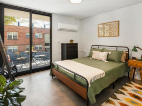 Cute Studio with Queen Bed, City Walkable!